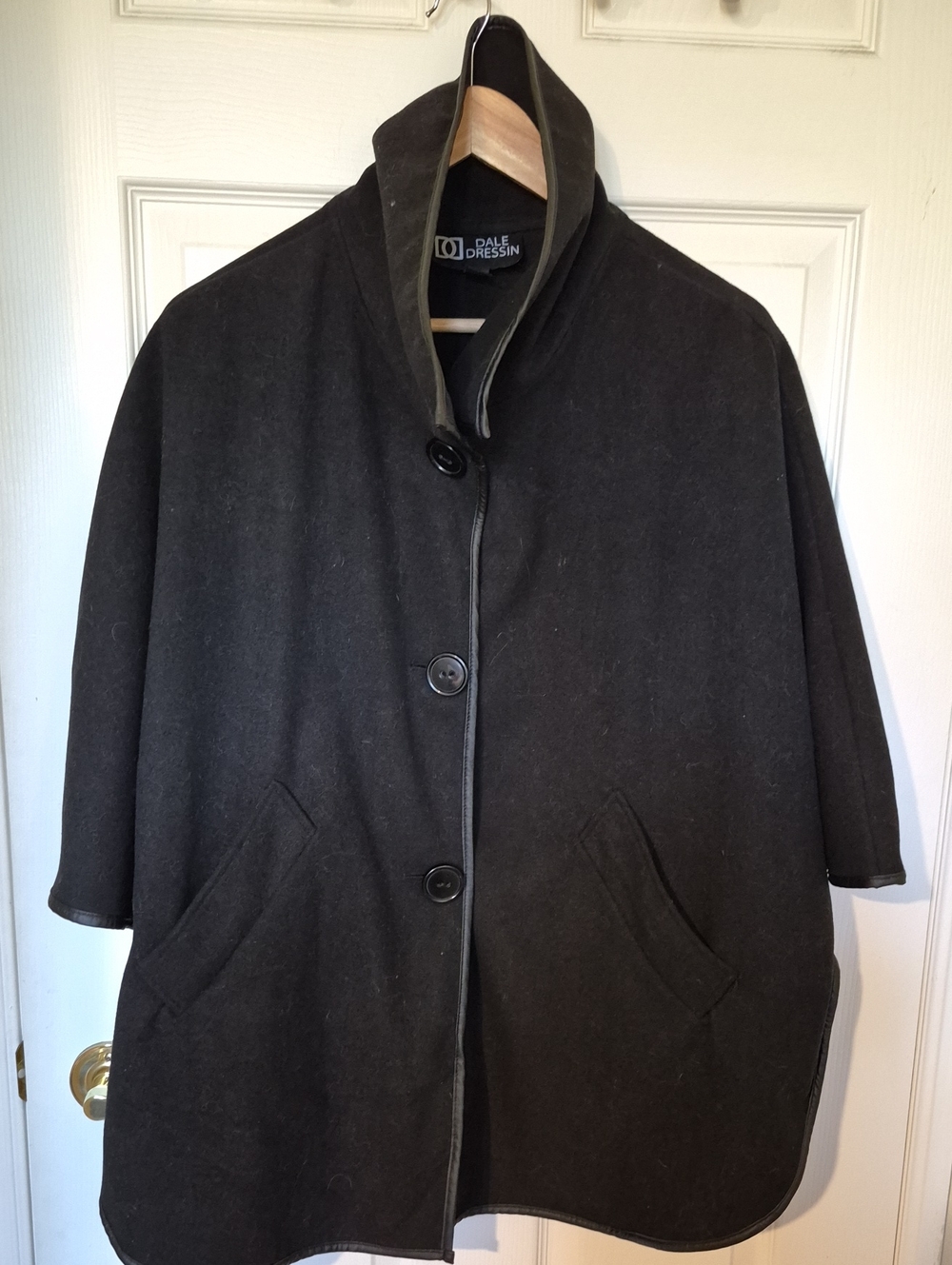 Dale Dressin Black Wool Blend Funnel Neck Cape Coat Size M.